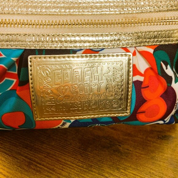 Coach Poppy Wristlet - Picture 2 of 15